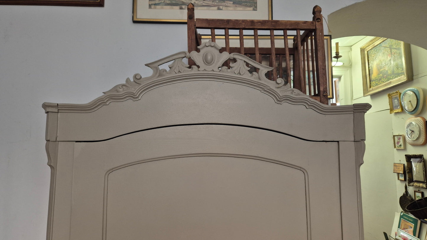 Reserviert für R.! Antiker Louis Phillipe Kleiderschrank von 1870 Graubeige 1-Türig