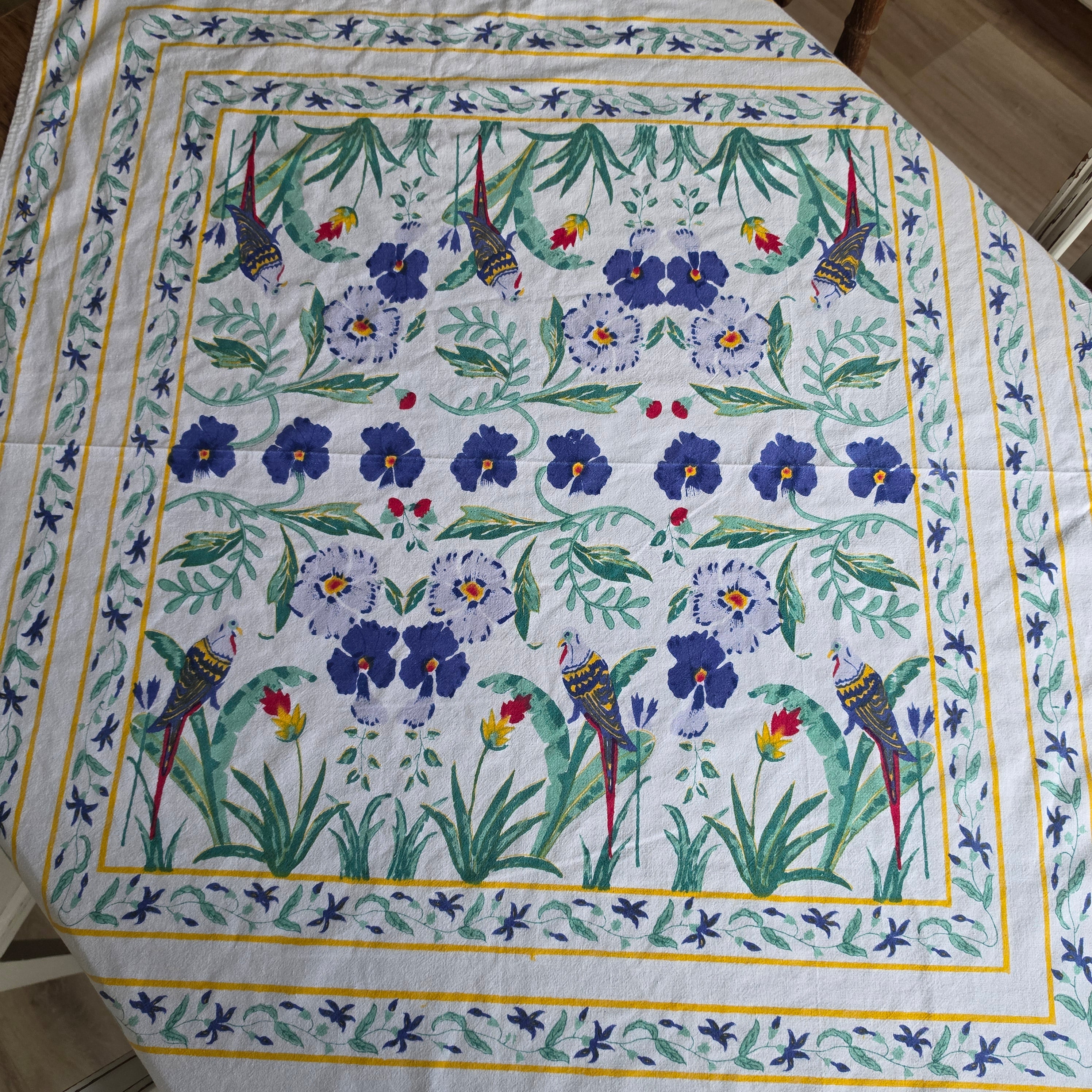 Vintage Mitteldecke / Tischdecke mit exotischem Papageien- & Blütenmotiv - 88x100cm