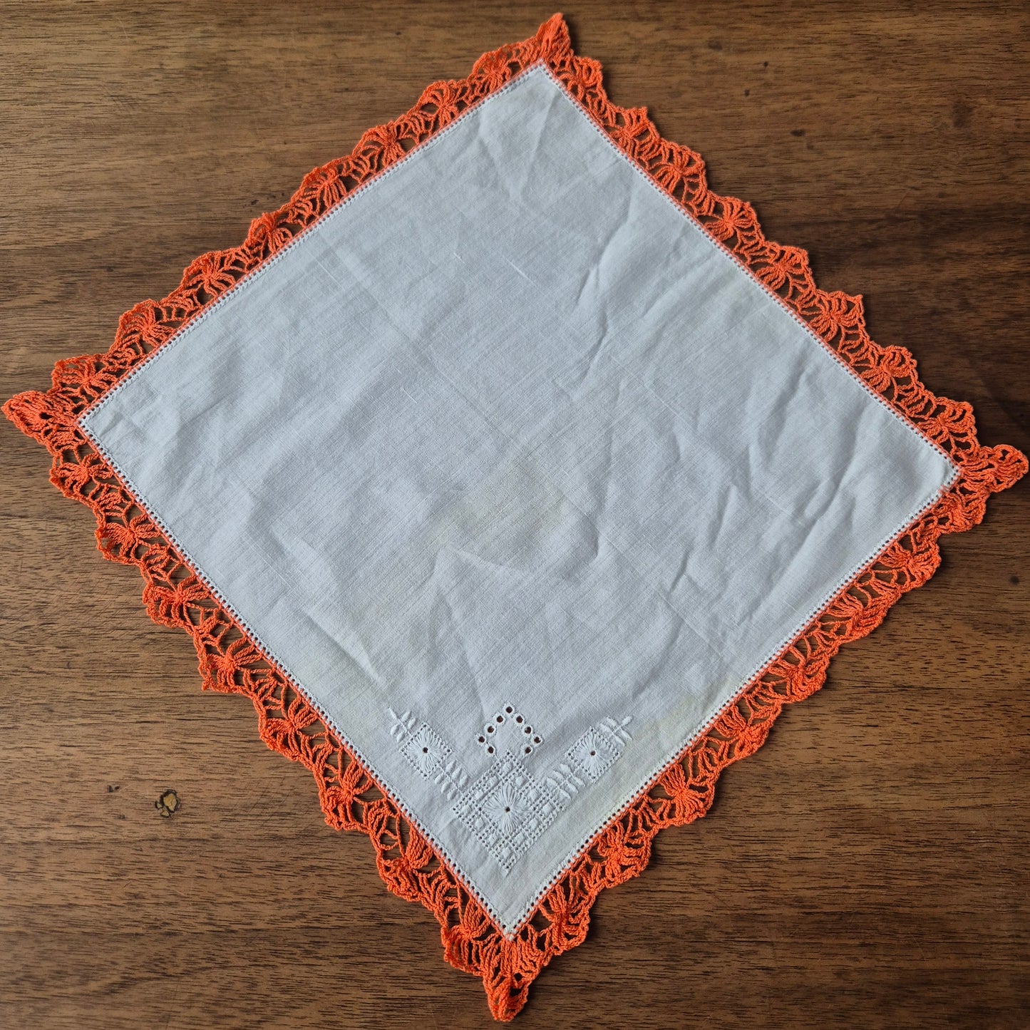 Vintage Stofftaschentuch bestickt Baumwolle gehäkelt/geklöppelt orange  28x28cm