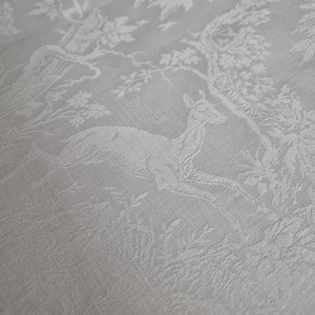 Antike Tischdecke weiß 77x91cm Damast weiß Jagtmotiv und Monogram L.B
