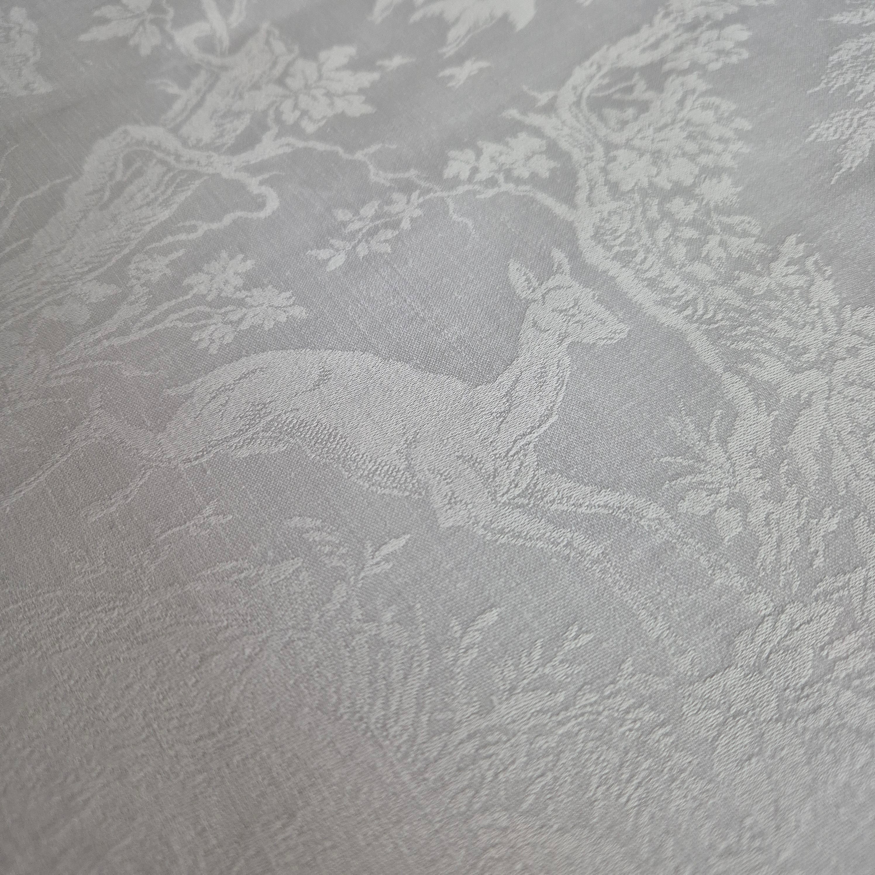 Antike Tischdecke weiß 77x91cm Damast weiß Jagtmotiv und Monogram L.B