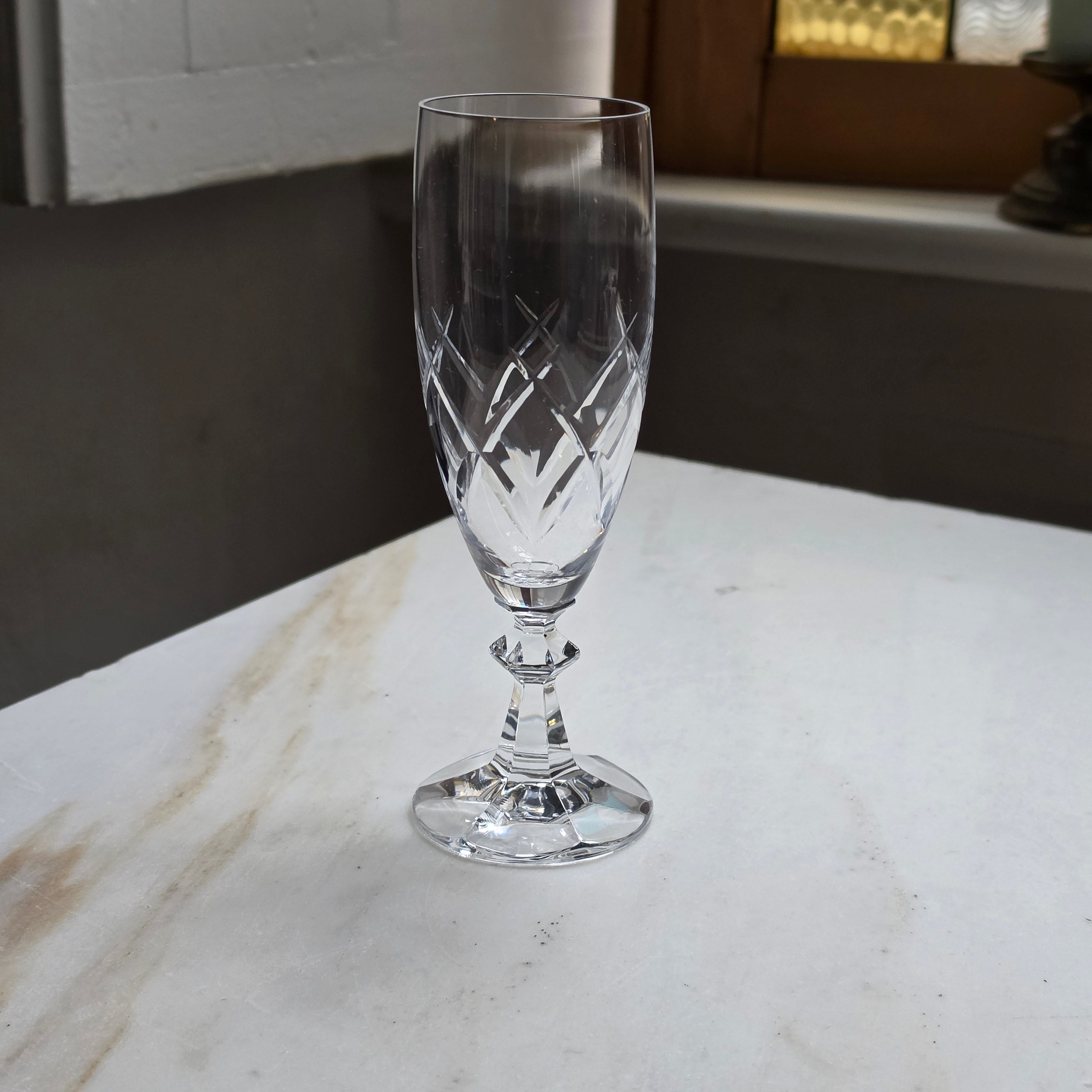 Edle Glas-Champagnerflöte mit Feinschliff – Zeitlose Eleganz für besondere Momente