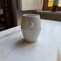 Edle Vintage Hutschenreuther Selb Porzellan-Vase - Becher mit Relief-Festonguirlande – Weißes Porzellan