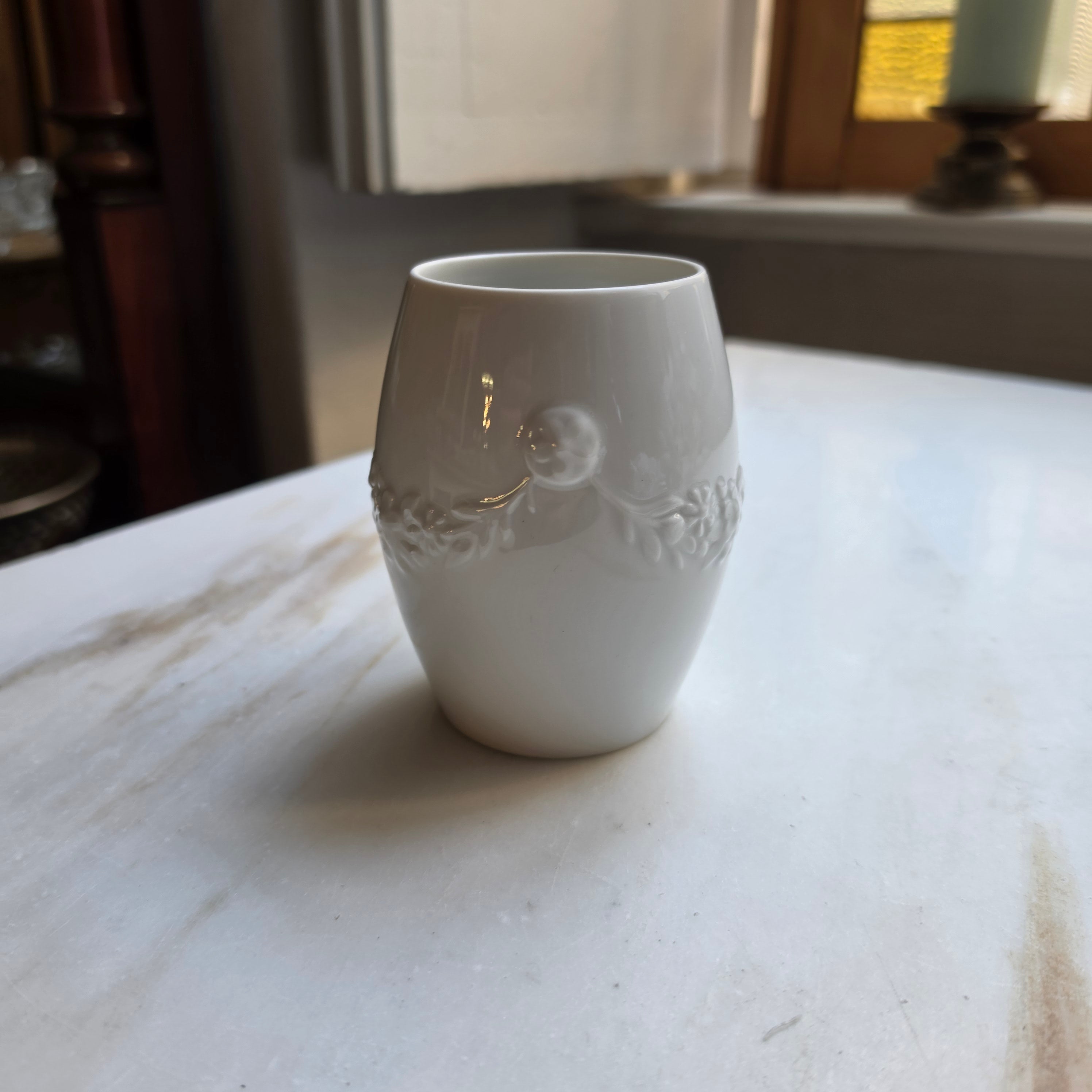 Edle Vintage Hutschenreuther Selb Porzellan-Vase - Becher mit Relief-Festonguirlande – Weißes Porzellan