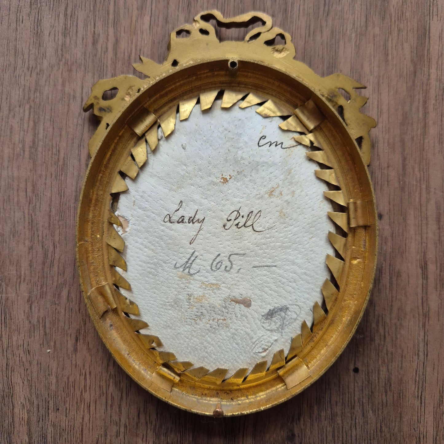 Antike viktorianische Miniaturmalerei / Lupenmalerei Porträt auf Porzellan / Leder in Messing gerahmt