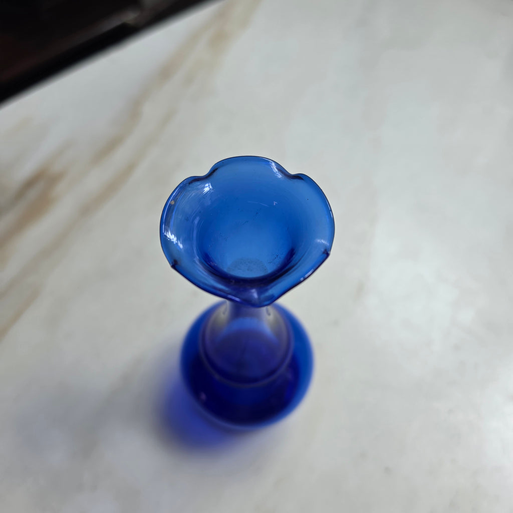 Eleganter Vintage Solitär-Vase aus kobaltblauem Glas – Mundgeblasen mit gewelltem Rand