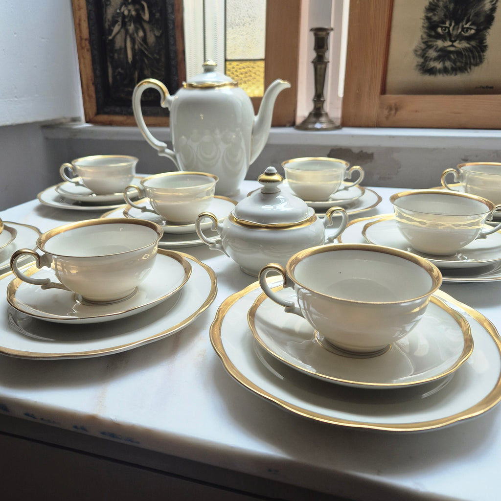 Antikes KPM Krister Kaffeeserviece elfenbeinton mit Goldrand