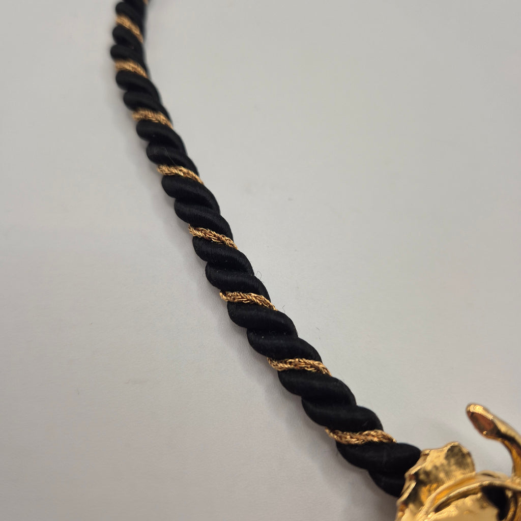 Vintage Halskette aus Stoffkordel mit schwarzem Apfel Anhänger edel Unikat Handmade 80er Jahre gold schwarz