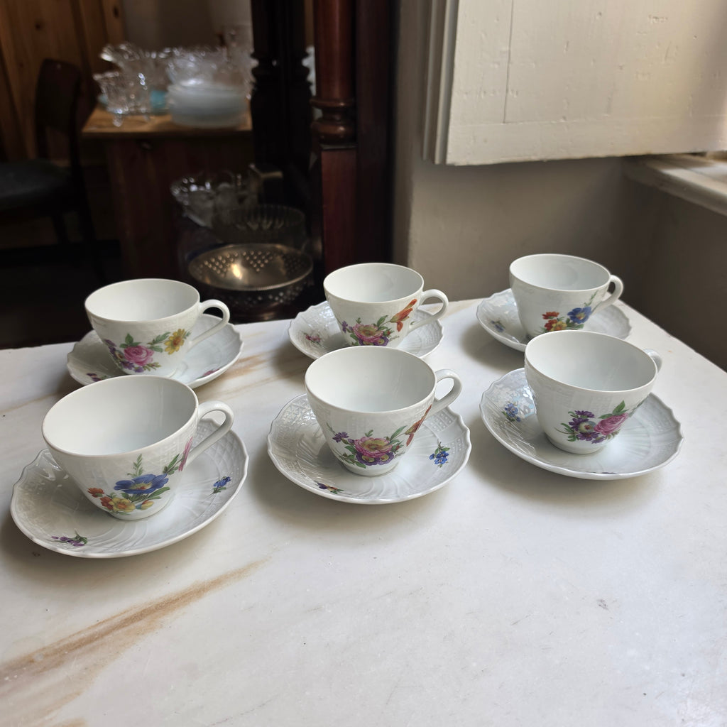 6x Antike Hutschenreuther Porzellan Tassen mit Untertassen mit Blumenmotiv Reliefrand Tee Kaffee