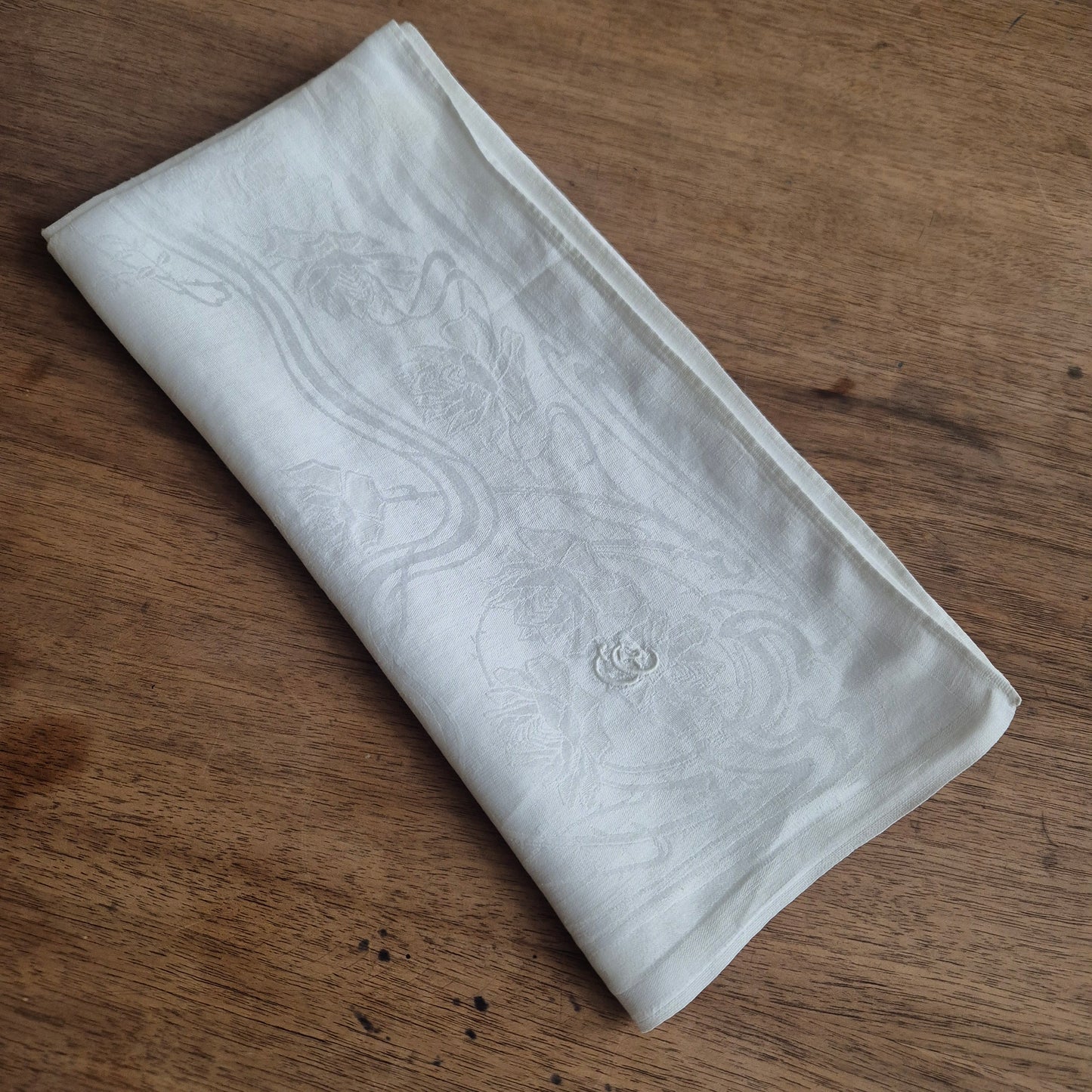 Antike Jugendstil Serviette/Mitteldecke weiß 64x64cm Damast Blumen Stockflecken Monogramm G.C.