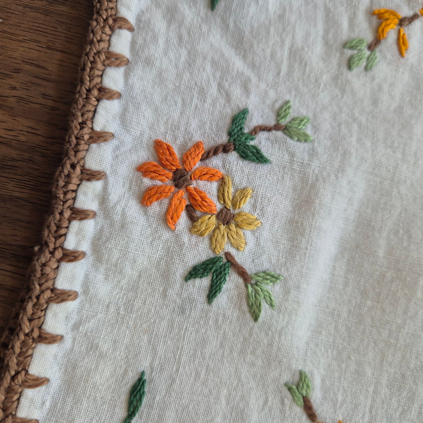 Handgemachte Vintage Teehaube Blumenstickerei und mini Stockflecken