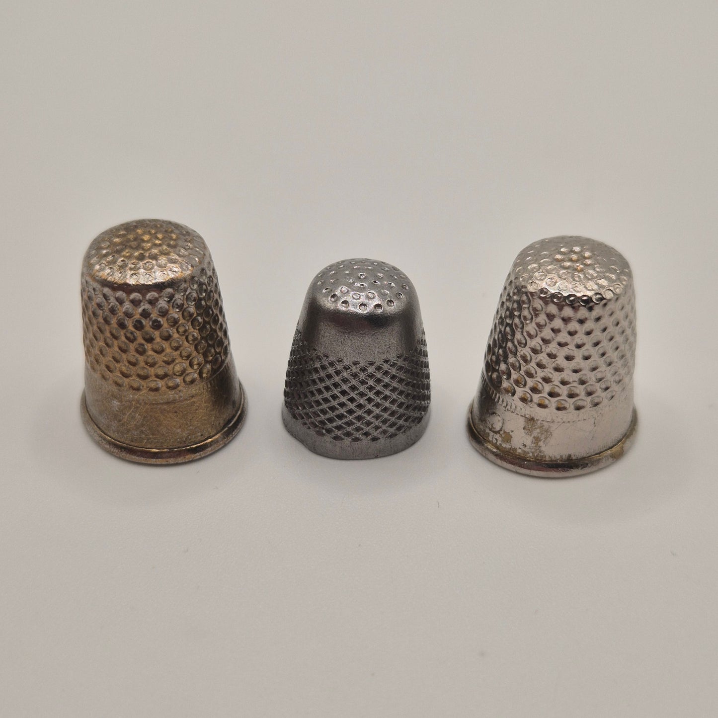 3x Uralte Fingerhüte Metall