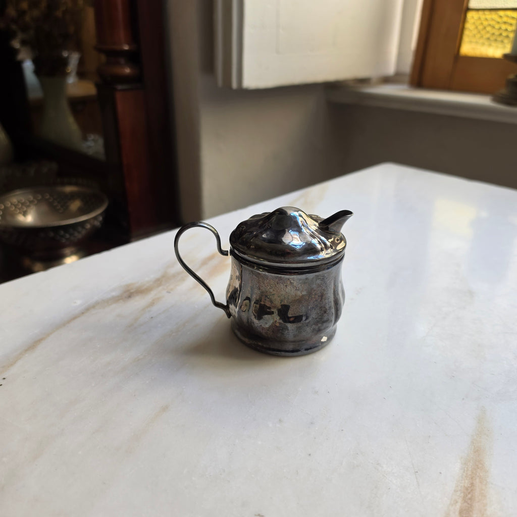 Altes versilbertes Milchkännchen Sahnekännchen Metall zum aufpolieren!