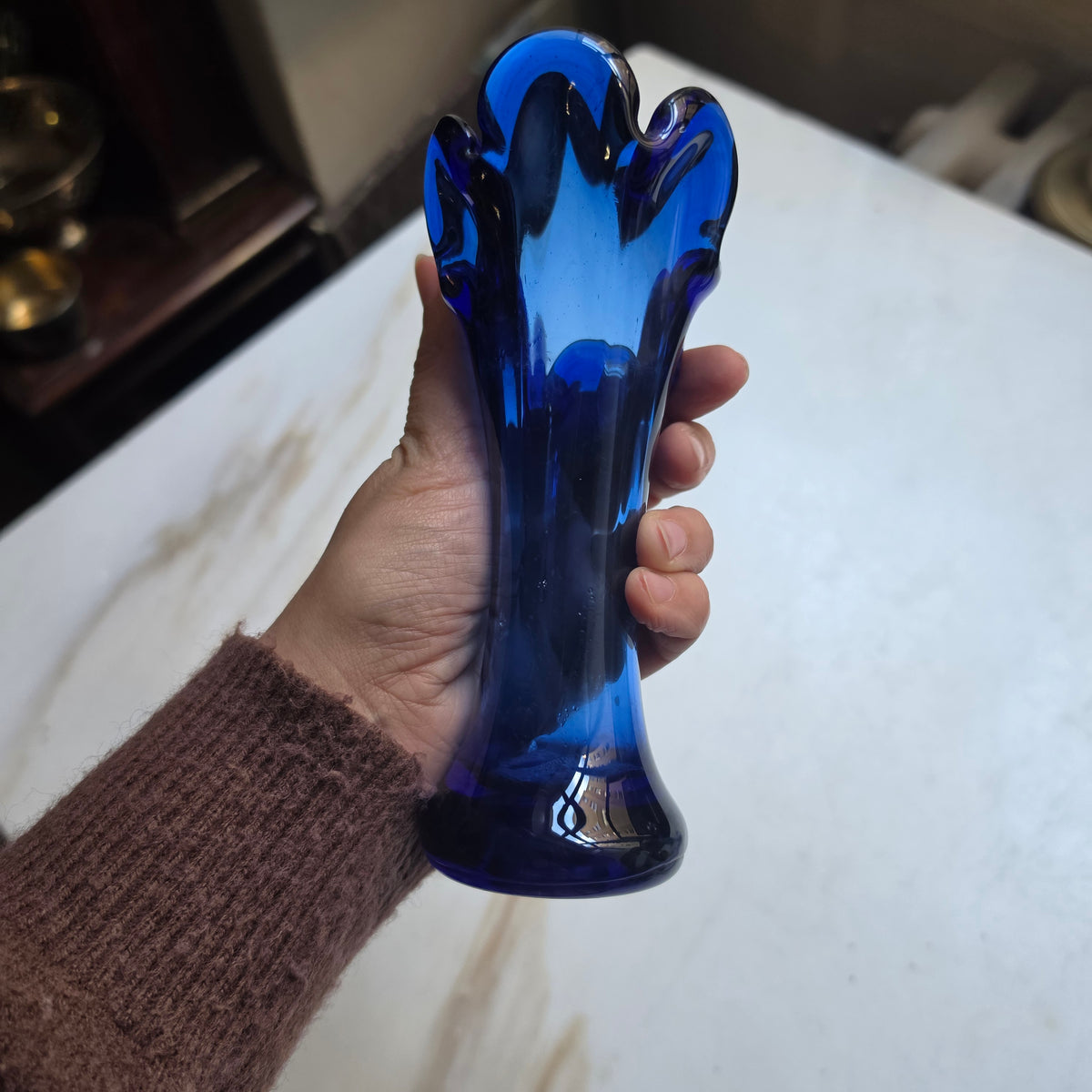 Vintage Blauglas Vase im Finger- / Blüten-Design – Mundgeblasen & Handgefertigt