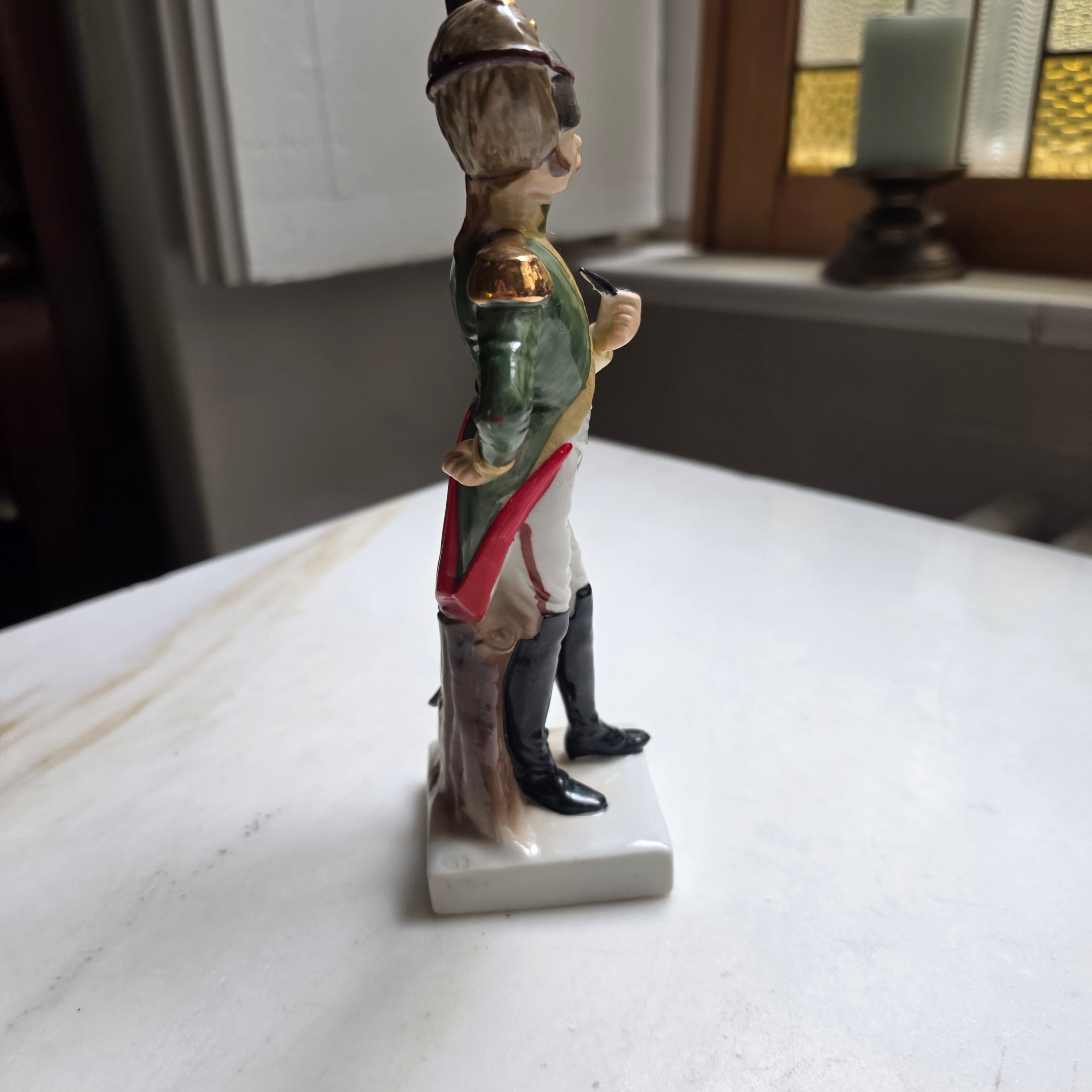Sammelfigur Porzellan: „Soldat d'Infanterie“ – Offizier mit Pfeife & Säbel