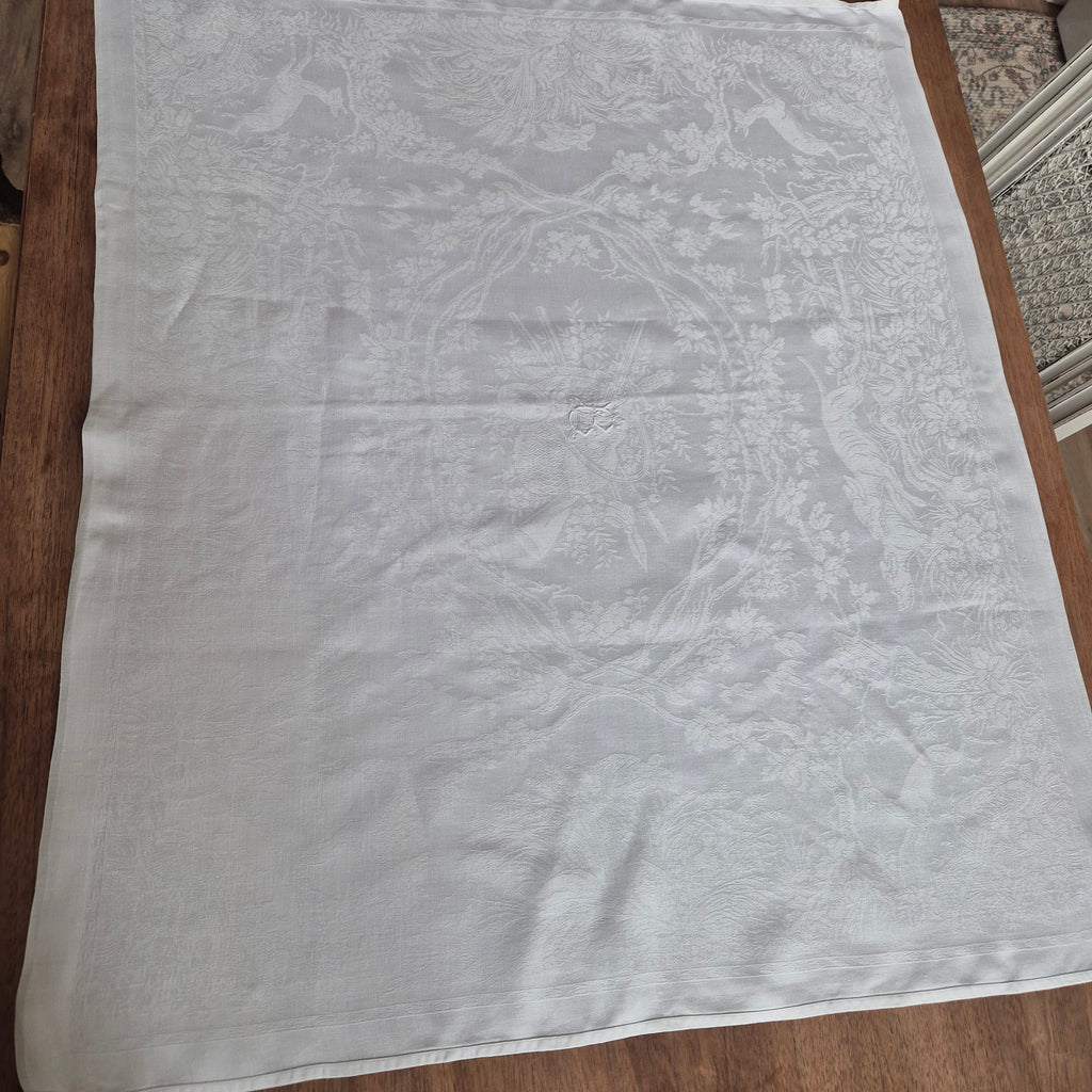 Antike Tischdecke weiß 77x91cm Damast weiß Jagtmotiv und Monogram L.B