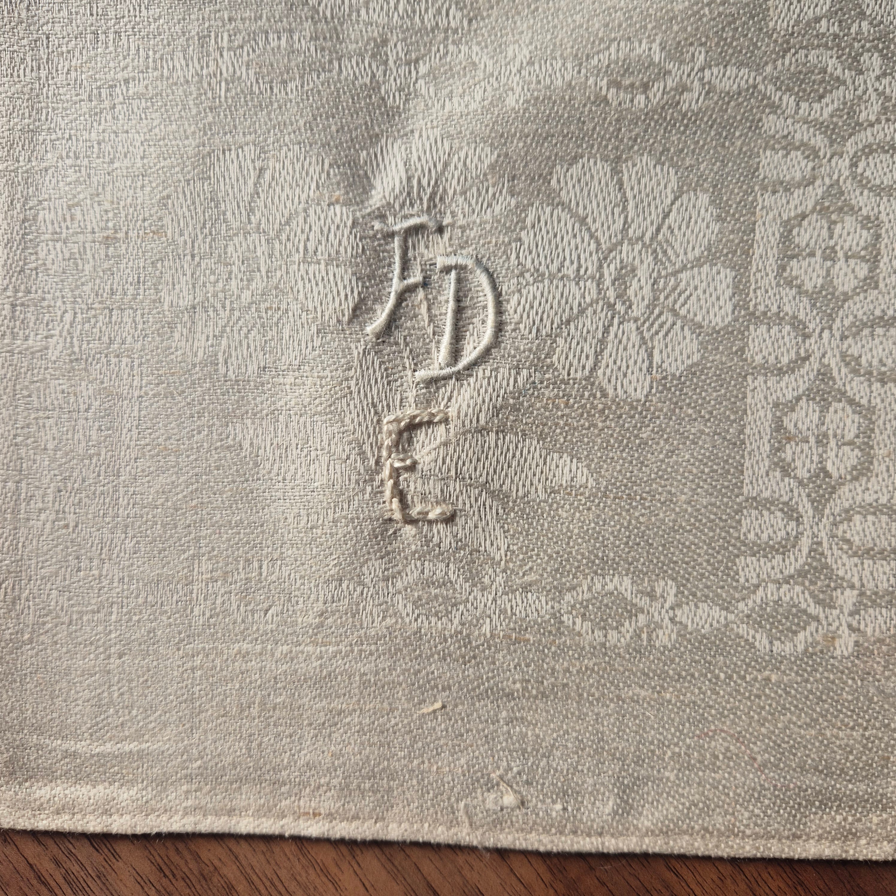 Antikes kleines Jugendstil Damast Küchen-&Geschirrtuch Monogramm F.D.E beige