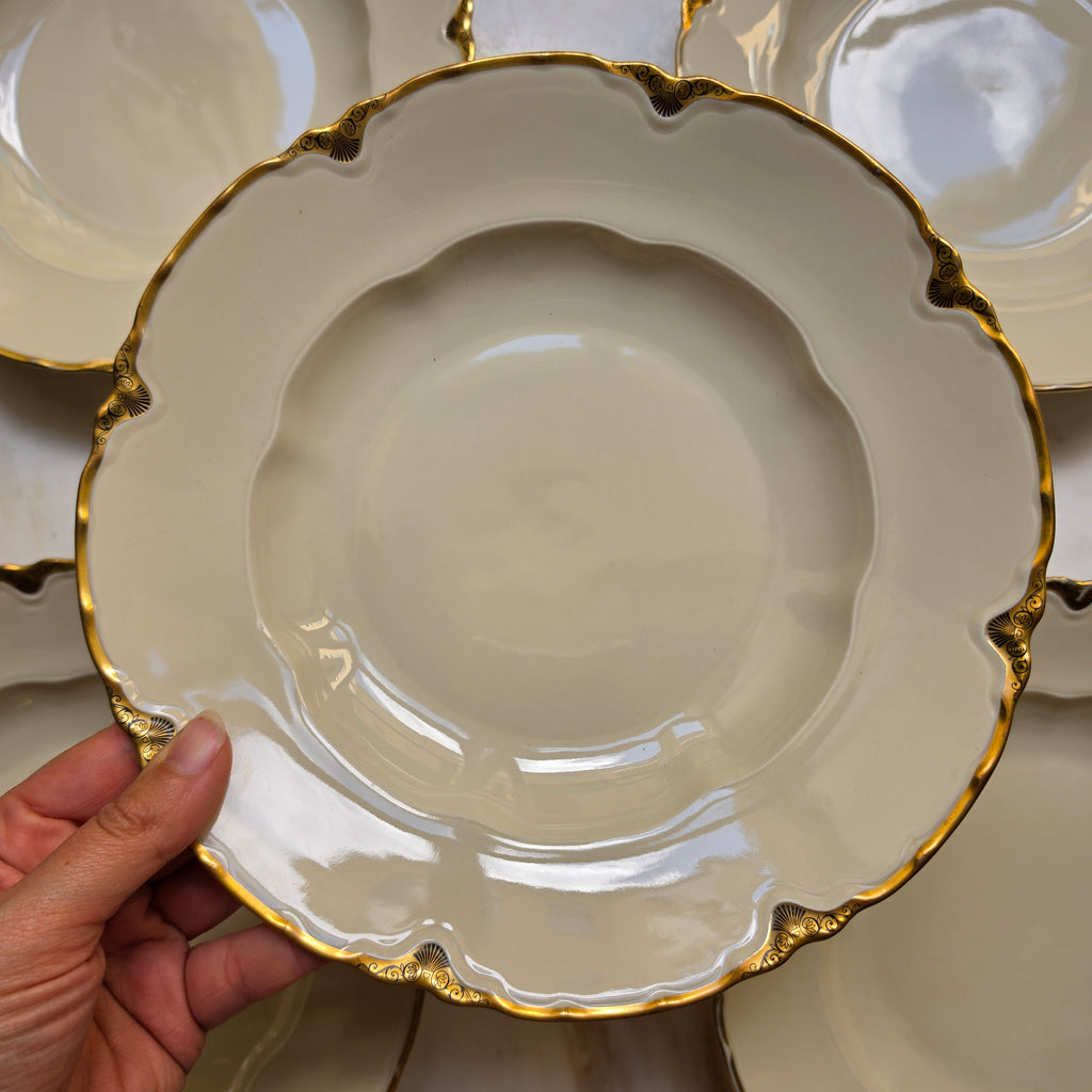 Antike Schönwald Porzellan-Essteller mit Goldrand & Muschelrelief (5er-Set) – Elfenbein/Creme