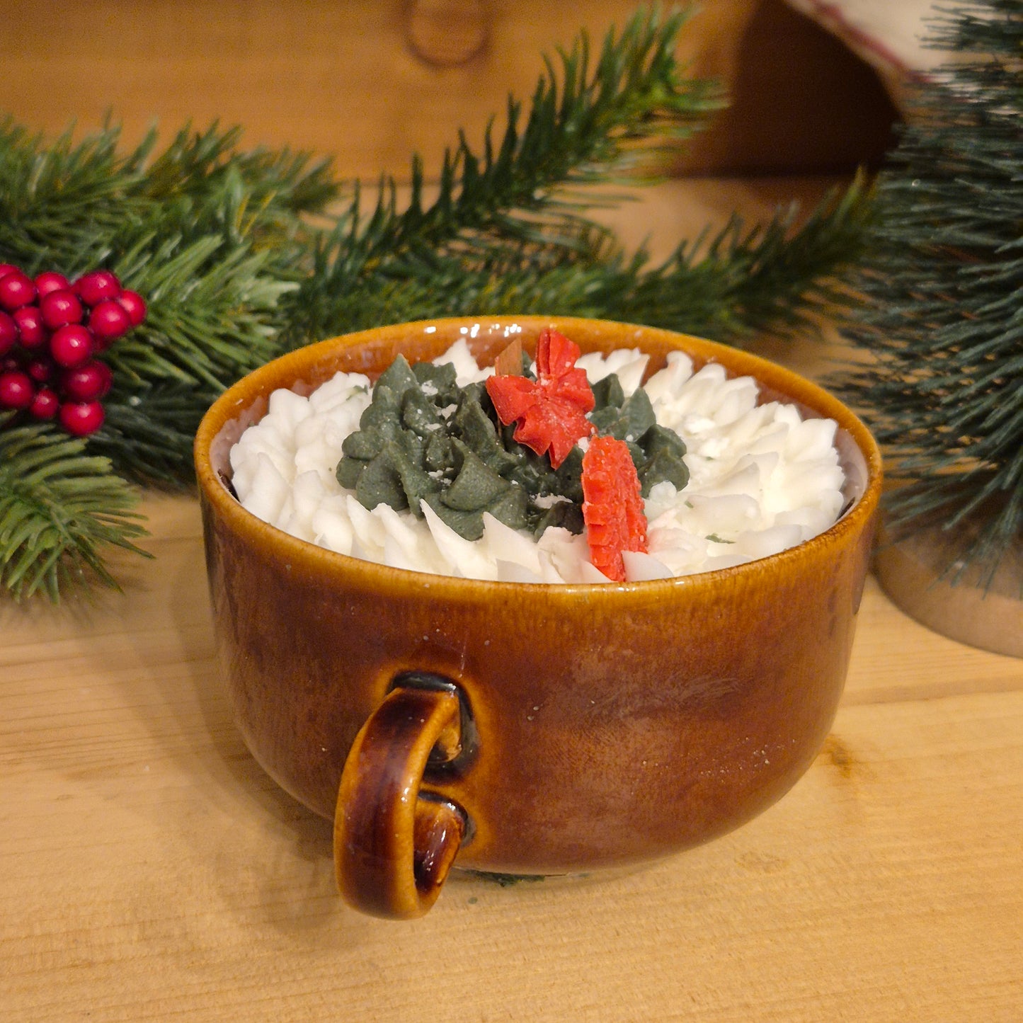 Handgemachte Sojawachskerze Weihnachtesgeschenk Sahne Dessert in Antiker Keramik Suppentasse GDR