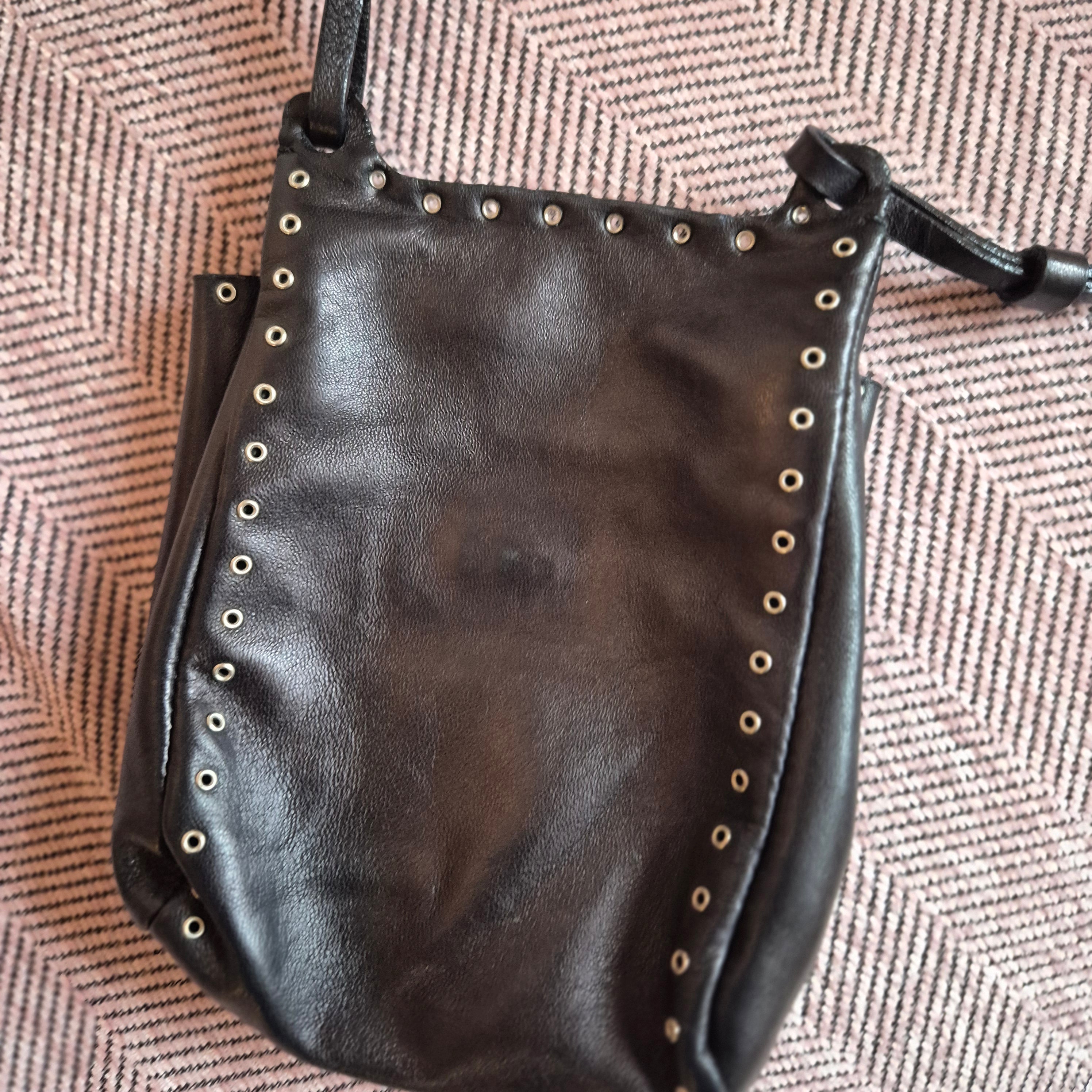 🖤 Vintage Prada 1995 – Nappa Leder Crossbody mit Ösen-Details Mini Bag
