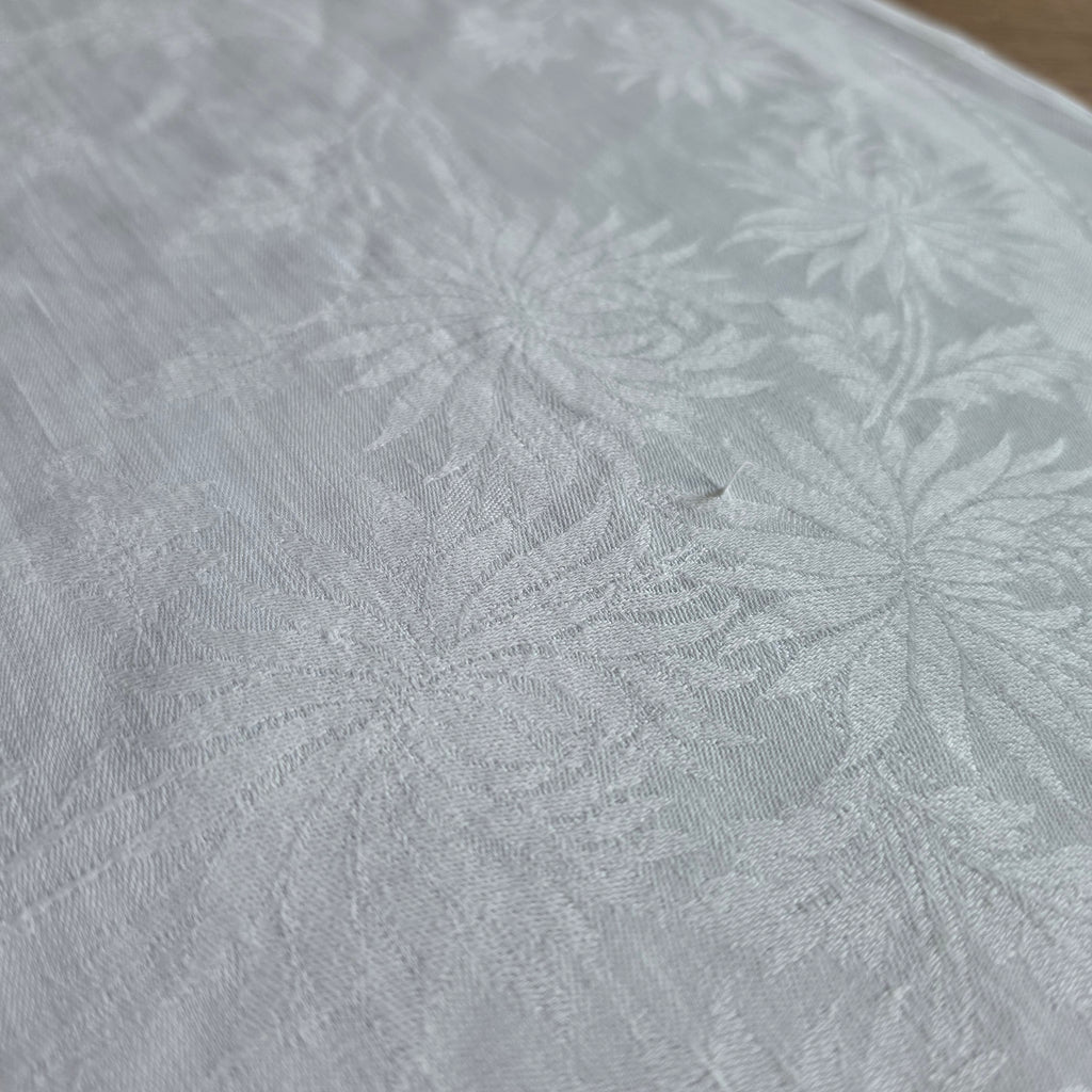 Antike Damast-Serviette mit floralem Chrysanthemen-Muster – Um 1900 - 62x62cm