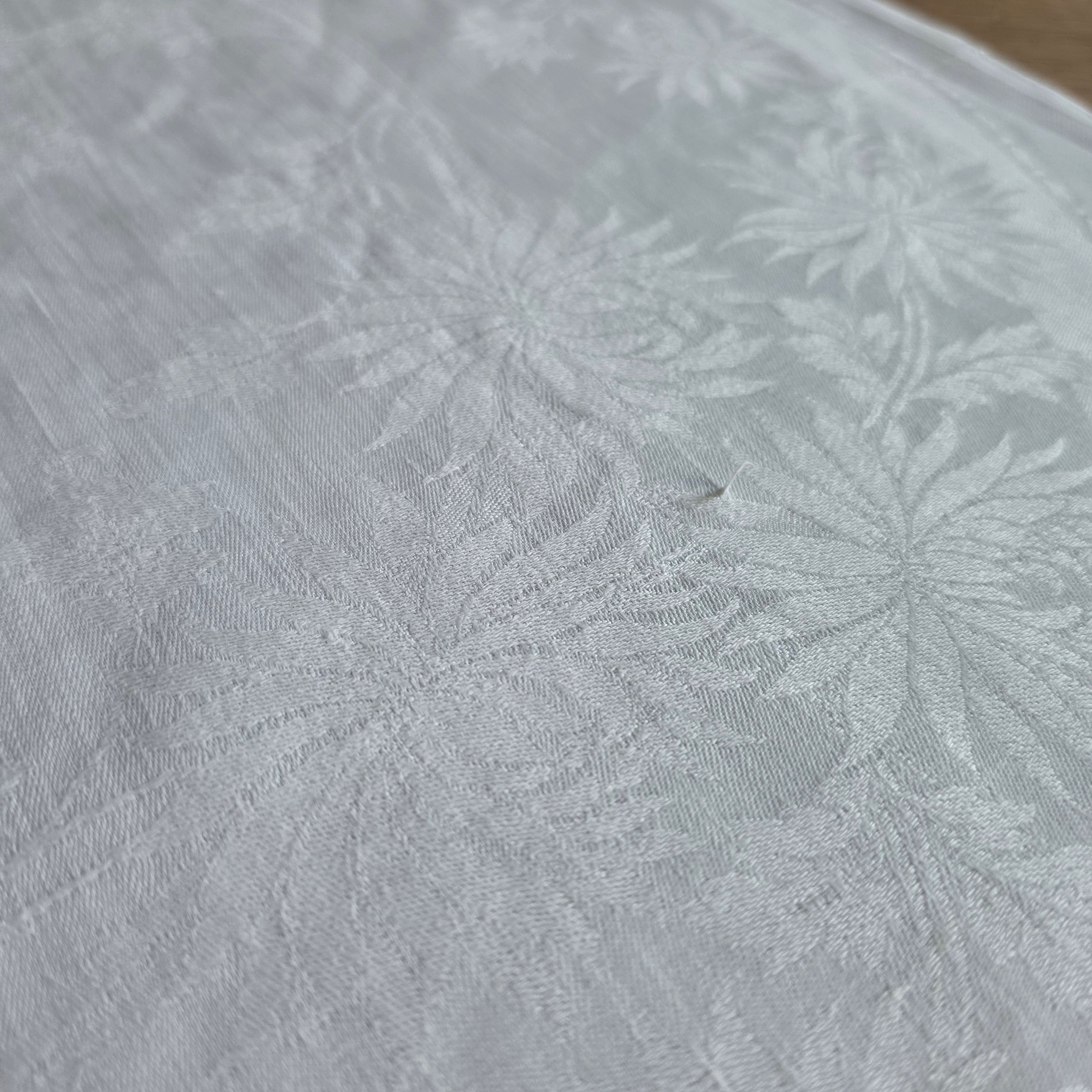 Antike Damast-Serviette mit floralem Chrysanthemen-Muster – Um 1900 - 62x62cm