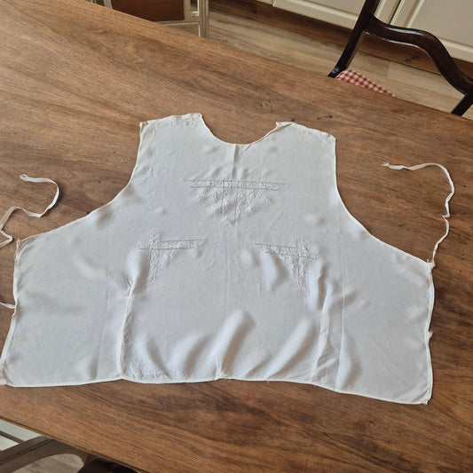 Unvollendete Näharbeit aus den 70er Jahren Weste Taille Kleid weiß Stoffrest