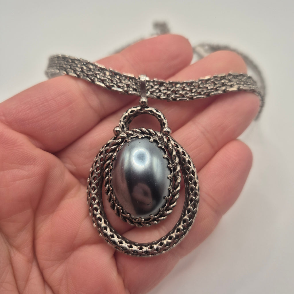 Statement Vintage-Collier – Altsilber-Optik mit dunkler Perle