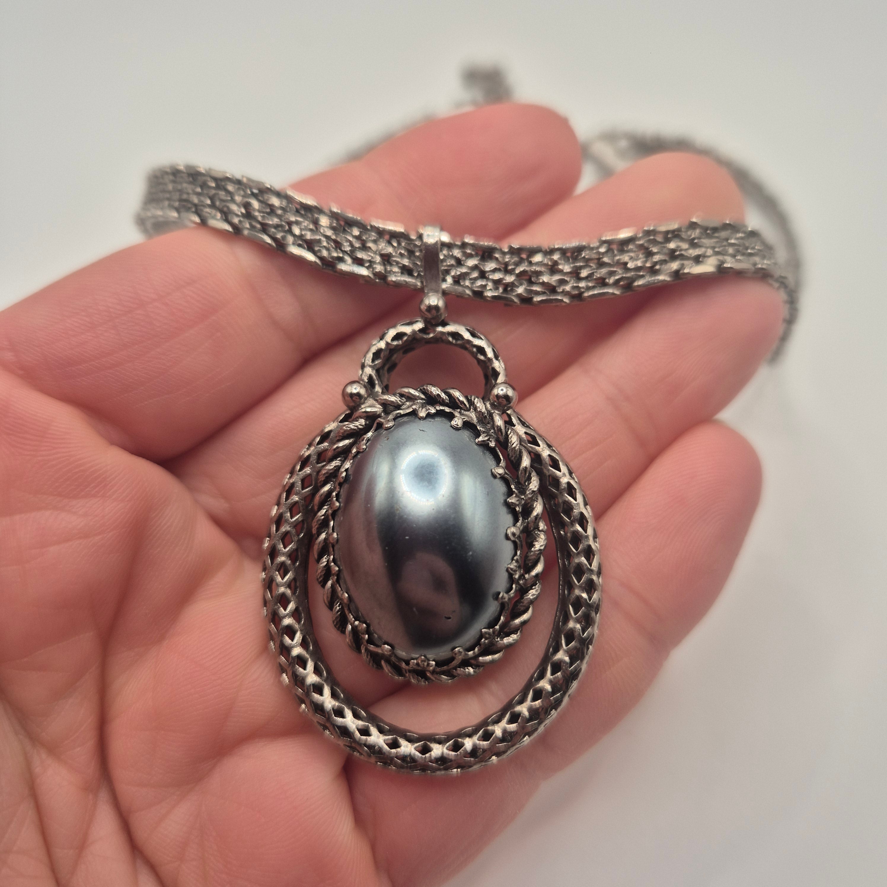Statement Vintage-Collier – Altsilber-Optik mit dunkler Perle