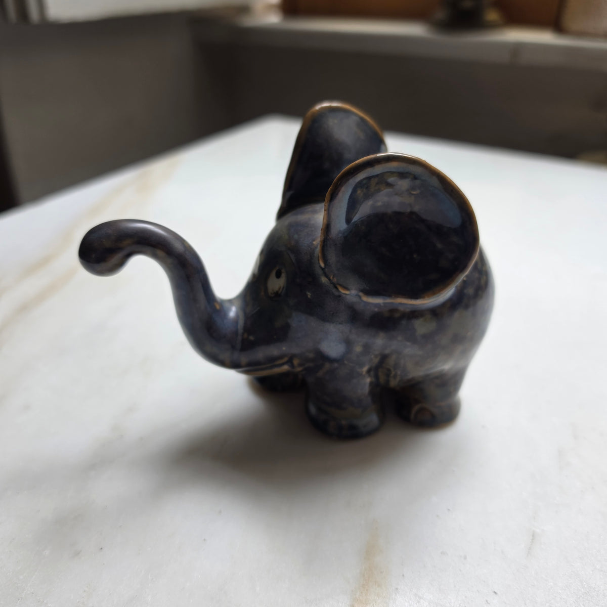 Handgefertigte Keramik-Elefantenfigur – Blau-Gefleckt