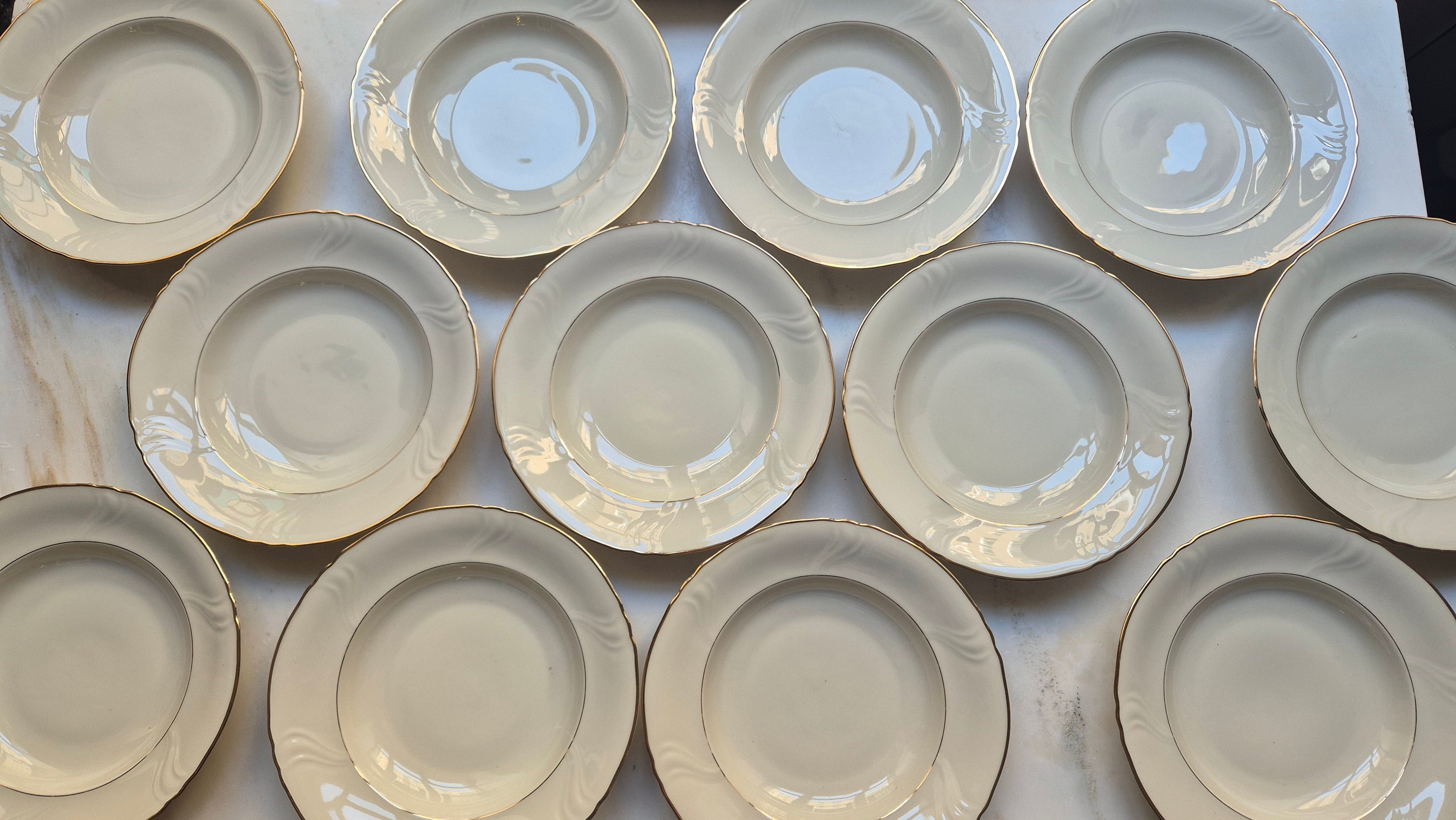 12x Vintage Porzellan Suppenteller Teller Elfenbeinfarbe mit Goldrand von Bavaria