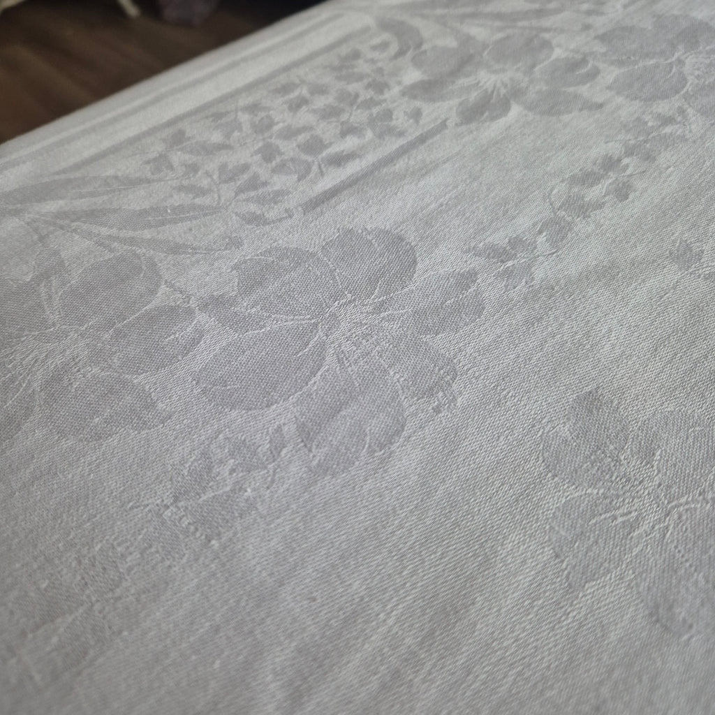 Vintage Tischdecke weiß 129x131cm Damast weiß Minimale Stockflecken