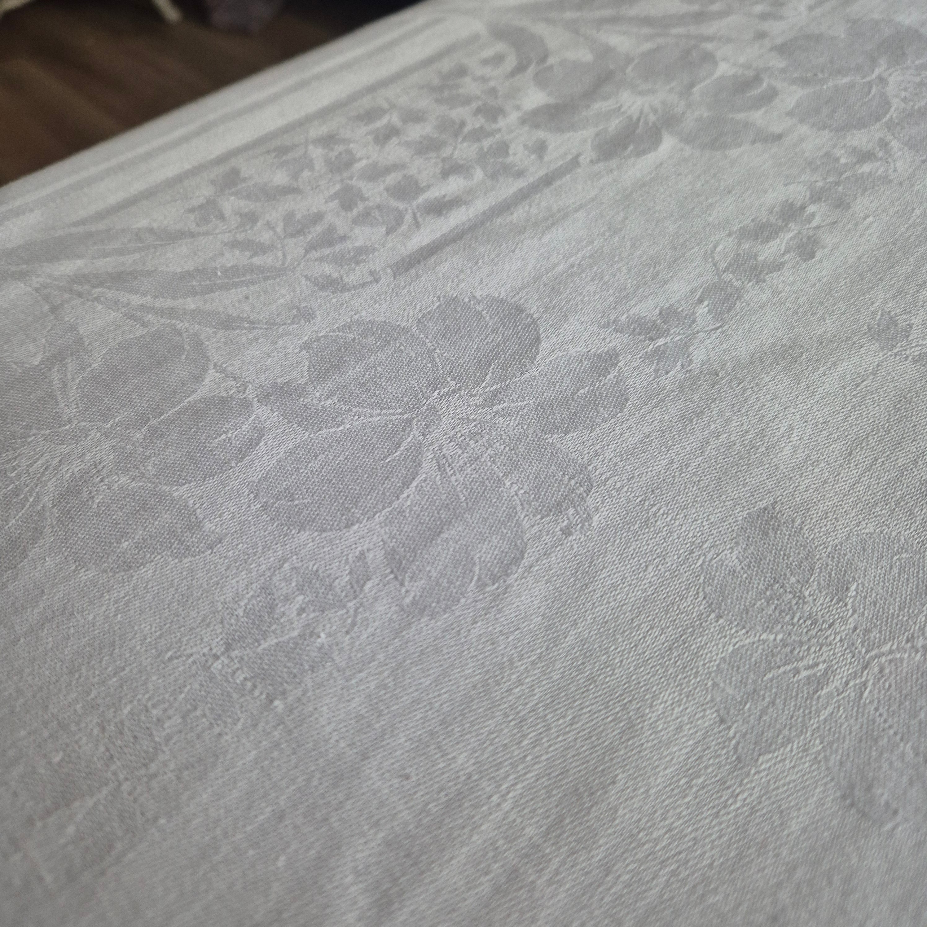 Vintage Tischdecke weiß 129x131cm Damast weiß Minimale Stockflecken