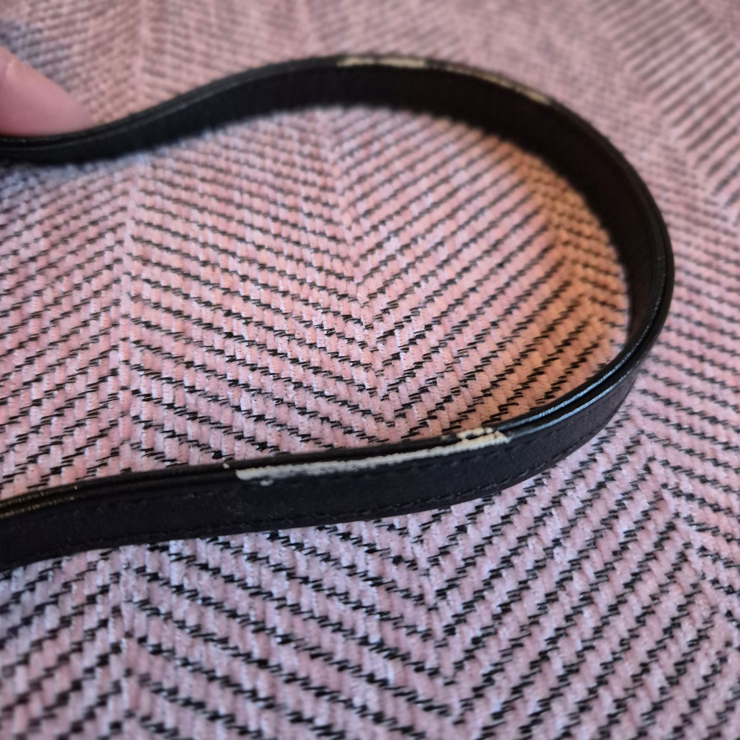 Vintage 90er Jahre MCM Umhängetasche mit Schleife – Klassisches Visetos-Design in Schwarz