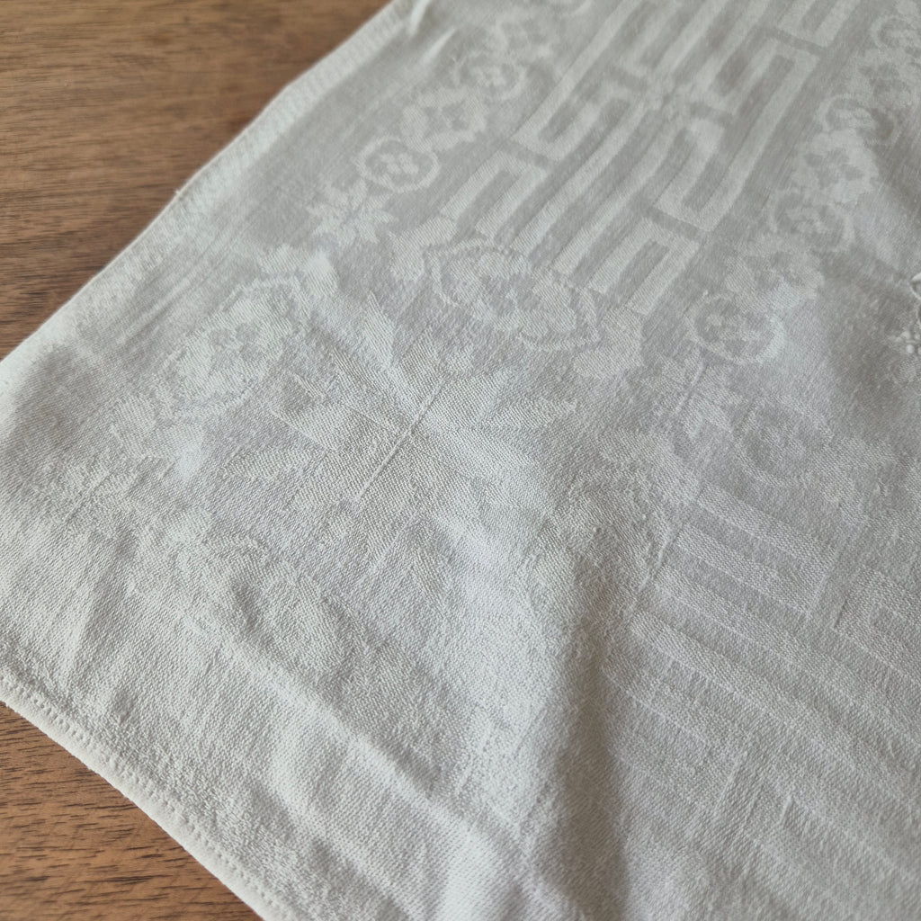 Antike Jugendstil Serviette/Mitteldecke weiß 69x63cm Damast Monogram M.B.