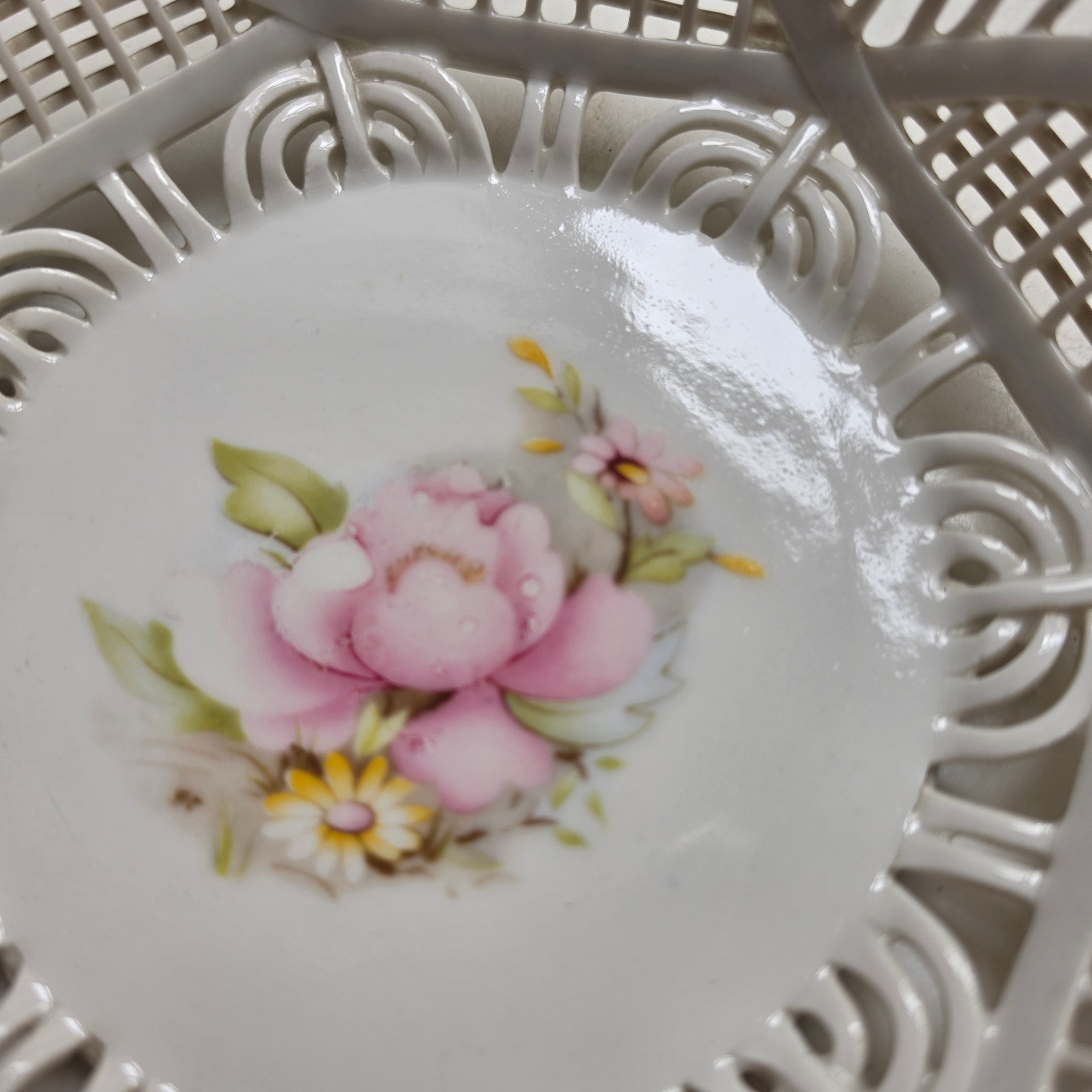 Vintage Porzellan Durchbruchschale – Porfin Cluj-Napoca Körbchen mit Blumendekor & Silberrand