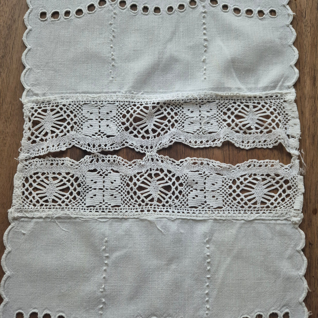 Antikes französisches kleines Deckchen Wimpel weiß Baumwolle 80x26cm