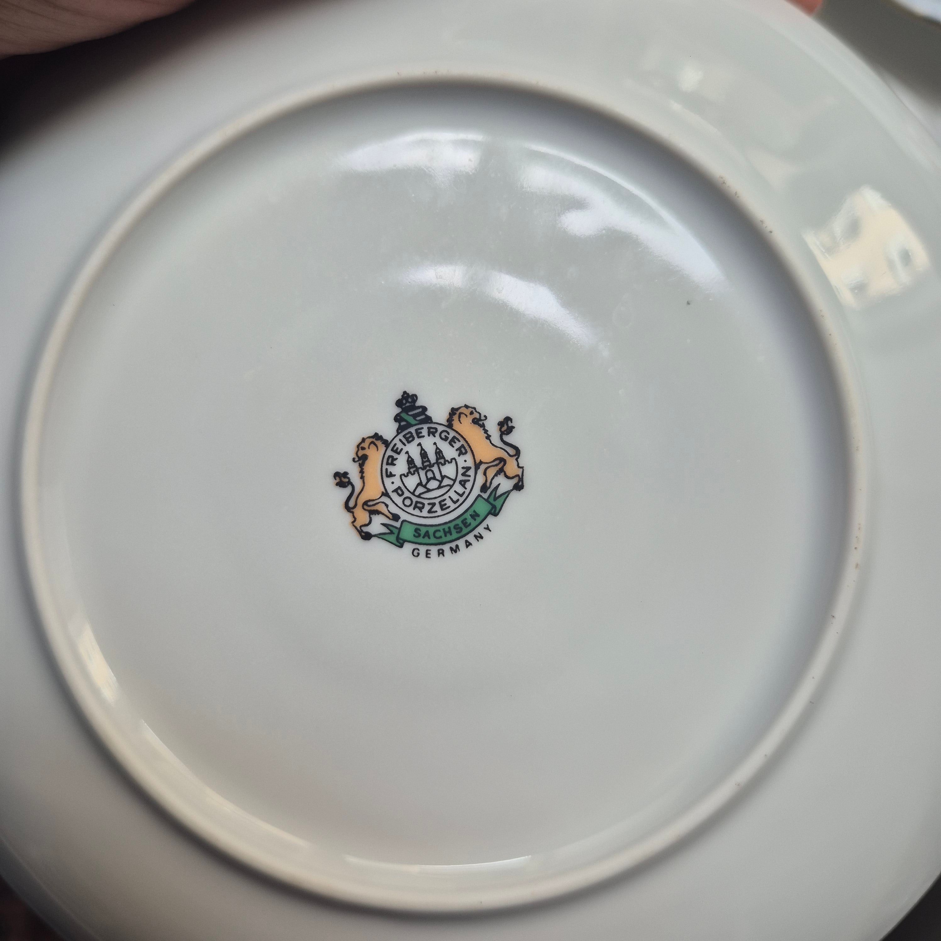 Antikes 3-teiliges Kaffeegedeck - Freiberger Porzellan - Weiß mit Goldrand