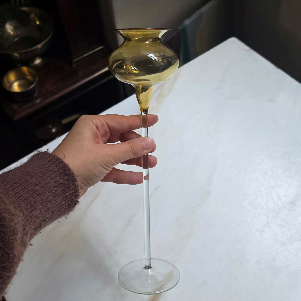 Elegantes Vintage Glas-Kelchglas mit langem Stiel – Bernsteingelb / Amber