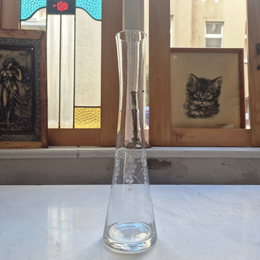 Vintage Glas Vase mit geschliffenem Traubenmotiv Dekor