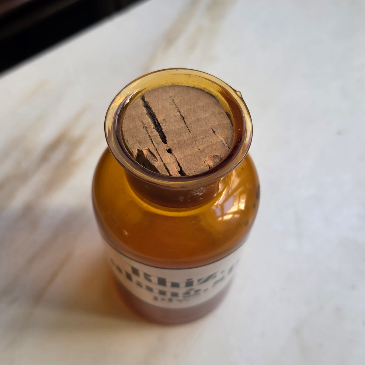 Antikes Apothekerglas / Standgefäß „Rhiz. Galang. sbt. plv.“ – Vintage Braunglas mit Korkverschluss