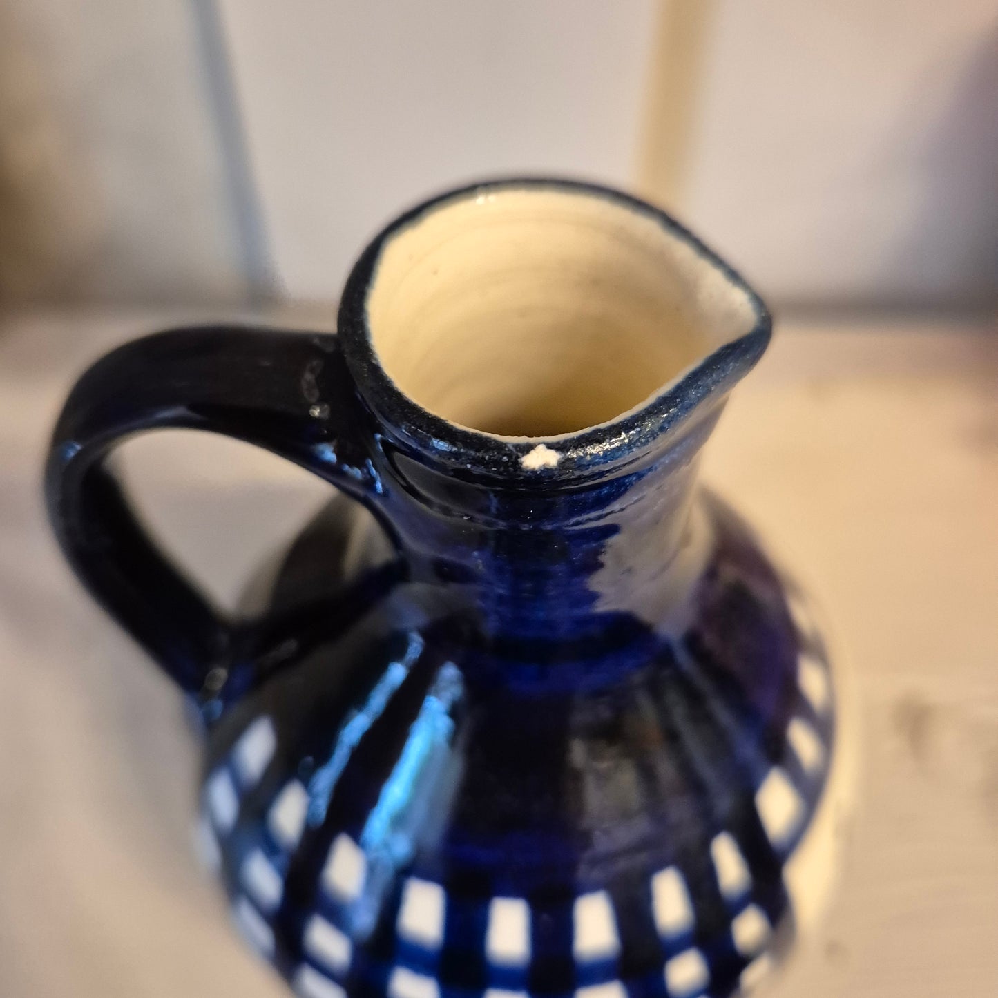 Alte kleine Keramik Essigkanne Kännchen mit Aufschrift " Essig" blau weiß
