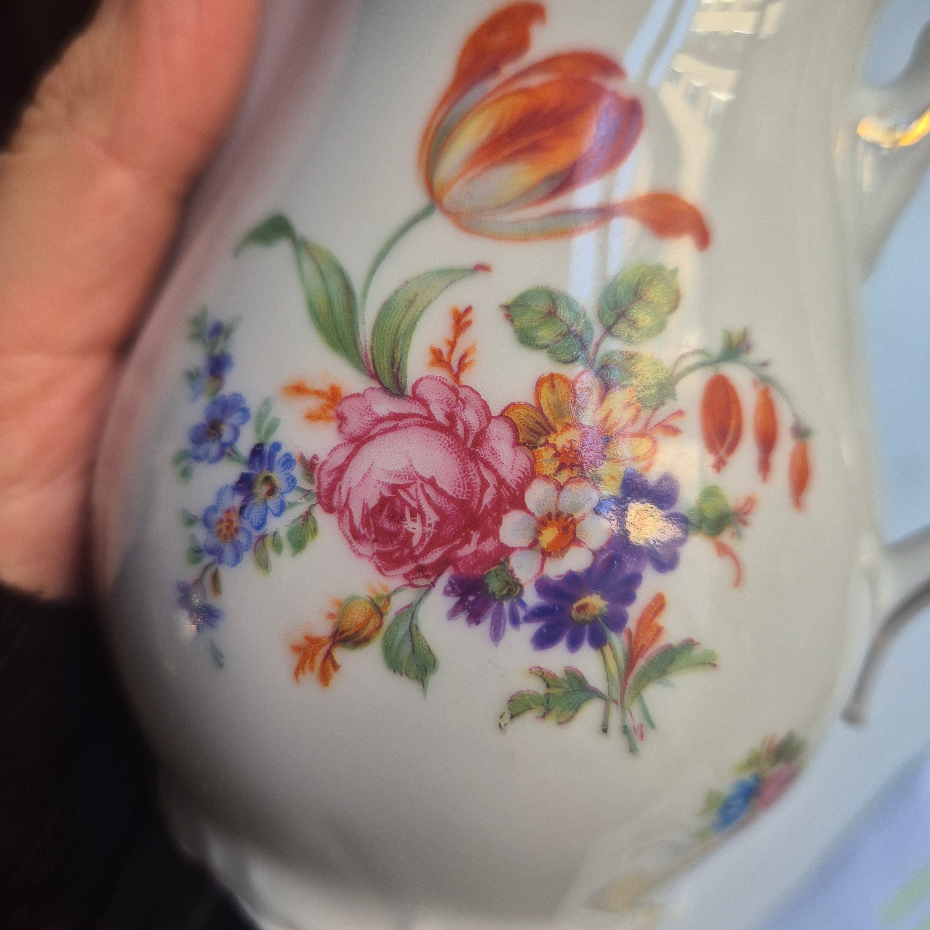 Antikes kleines Milchkännchen von Bavaria Porzellan Germany mit Blumendekor Tulpe