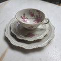 Vintage-Porzellan-Gedeck (3-teilig) mit zartem Rosendesign und Goldrand