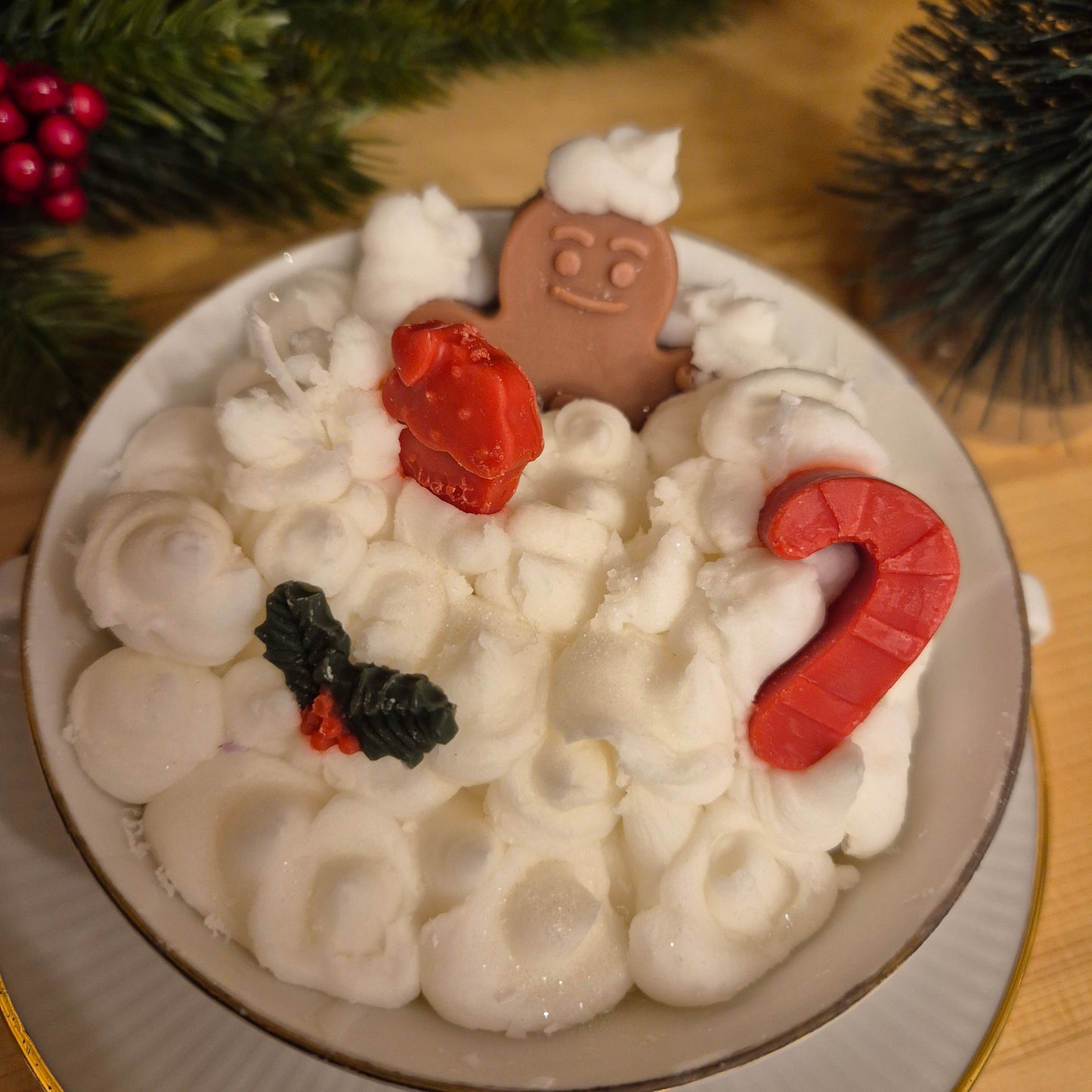 Handgemachte Sojawachskerze Weihnachtesgeschenk badender Lebkuchen Sahne Dessert in Antiker Porzellan Suppentasse von Seltmann Weiden