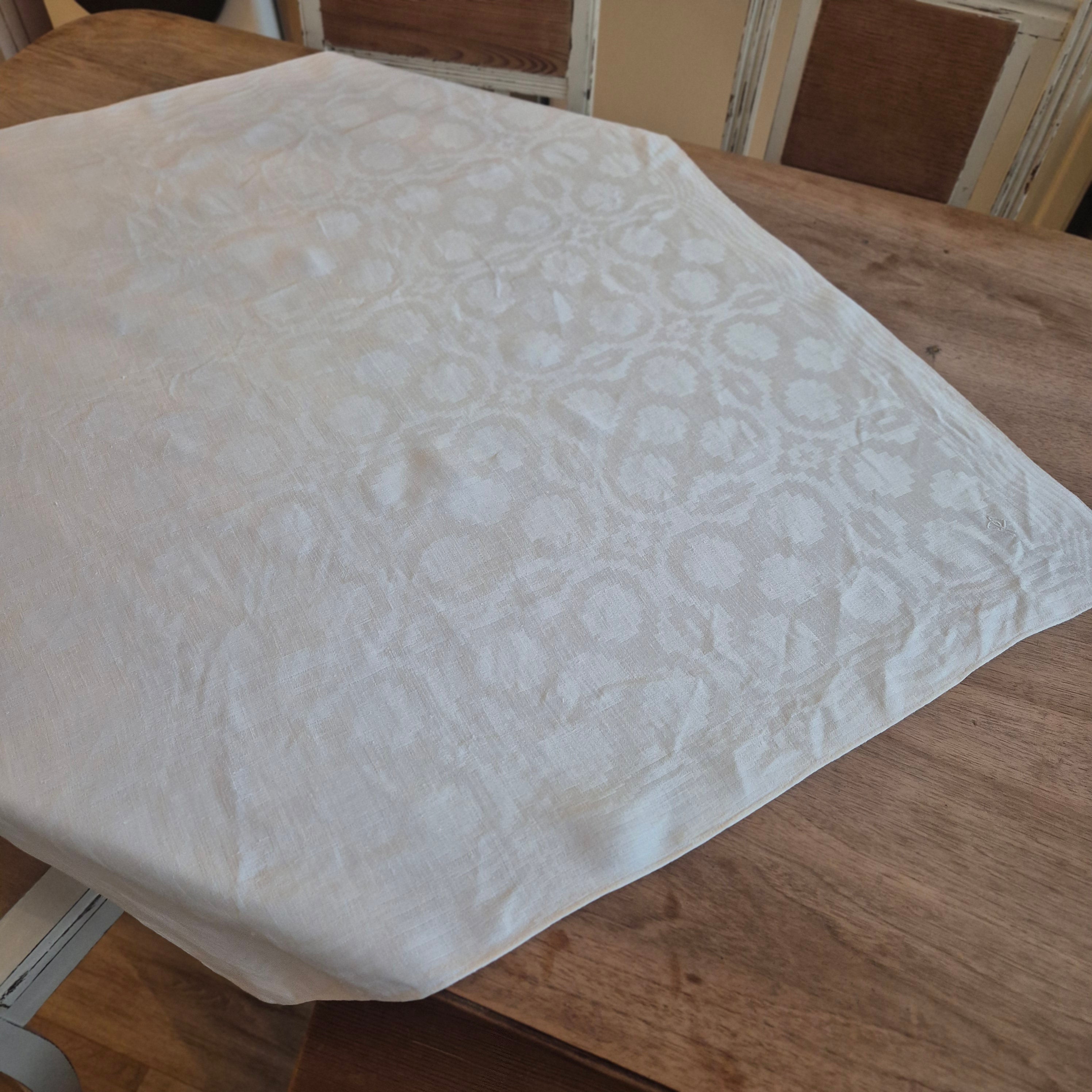 Antike Jugendstil Serviette/Mitteldecke weiß 83x95cm Damast leichte gelbe Flecken