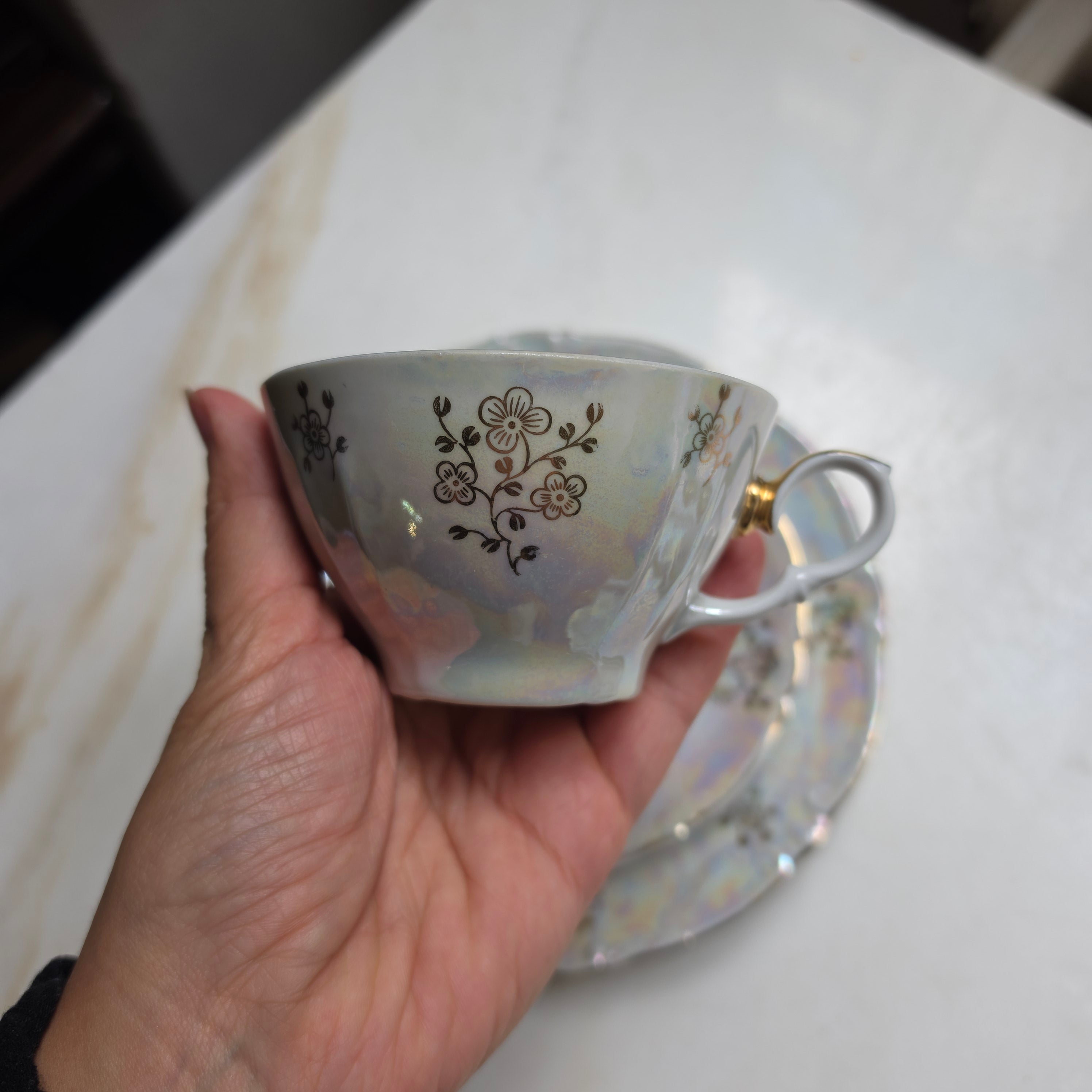 Vintage Kahla Porzellan Sammeltasse mit Lüsterglasur & Golddekor - 3-teiliges Gedeck Made in GDR