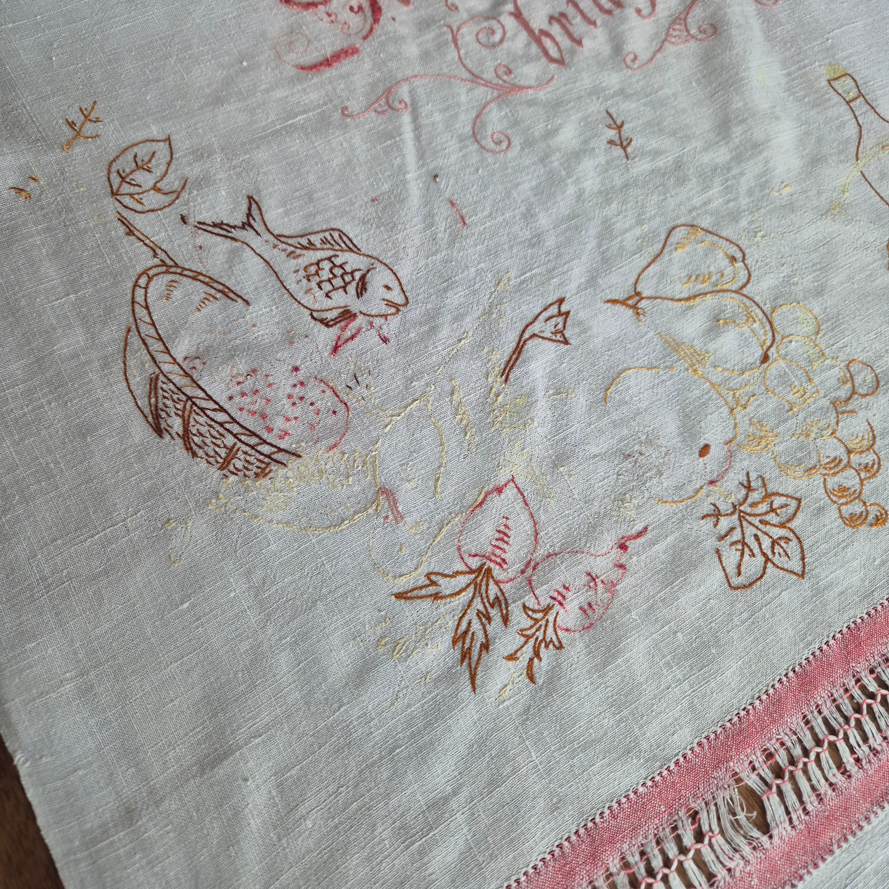 Altes Überhandtuch rot weiß verwaschen handmade 59x130cm "Sich regen bringt Segen"