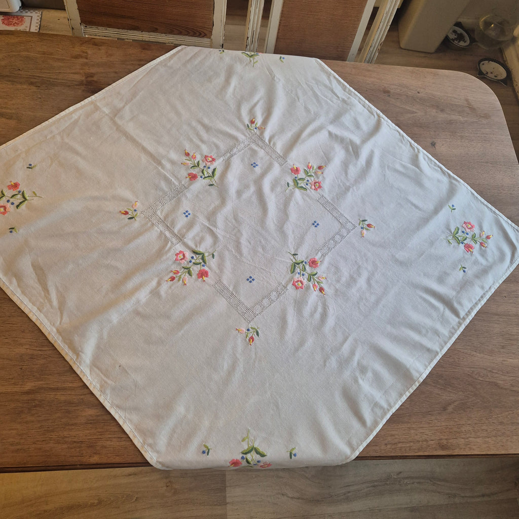 Vintage Tischdecke Baumwolle mit Blumenstickerei und durchbrochener Spitze 83x83cm