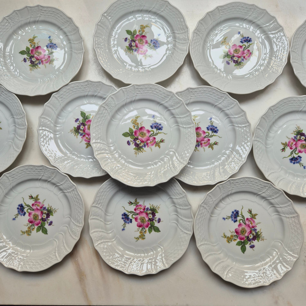 12x Antike Hutschenreuther  Porzellan Kuchenteller mit Blumenmotiv Reliefrand